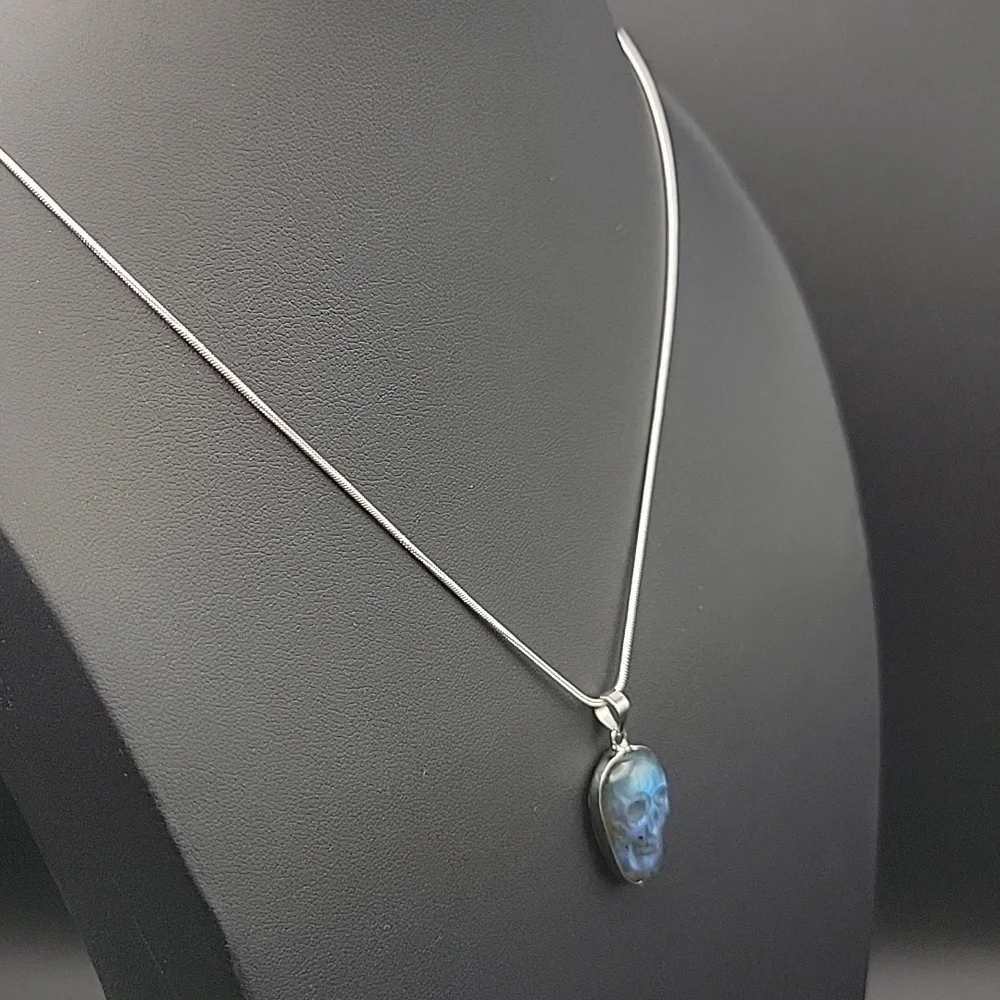 22" Silver Plate Necklace Gemstone Labradorite Skull Pendant Unisex NEW - Picture 4 of 8